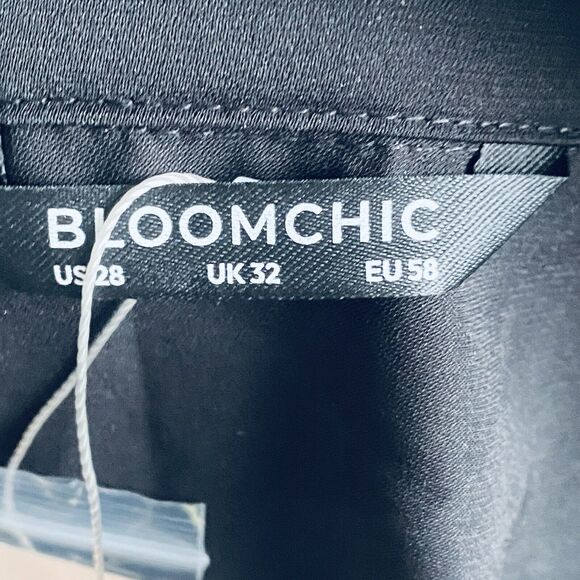 Bloom Chic Tunic Top Plus Size 28 Black Button Up Roll Tab Sleeves Satin NEW - Picture 6 of 9